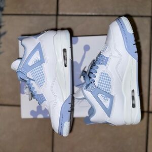 Jordan 4’s “Forget Me Not” WMNS